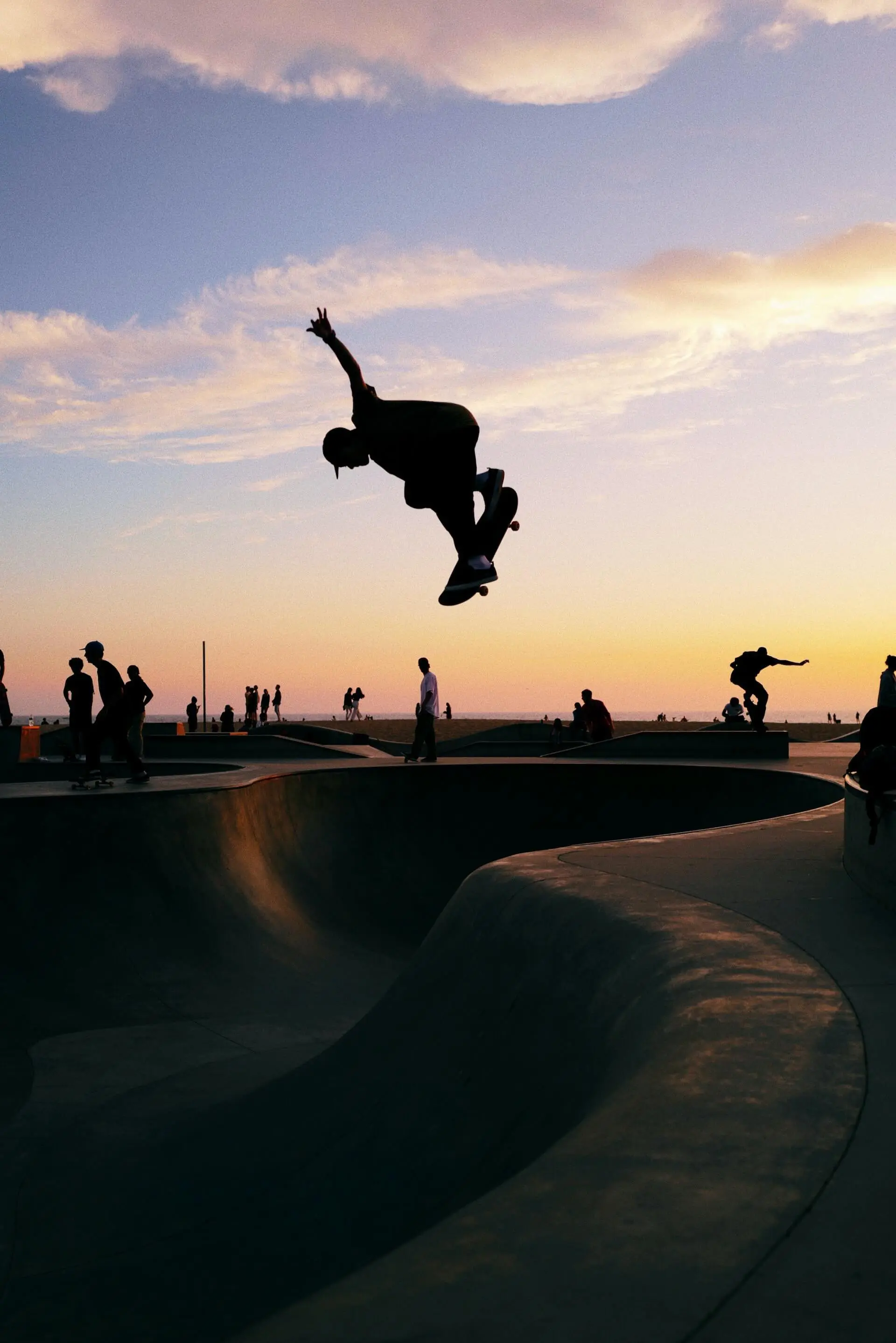 A vieboarder dropping into a bowl